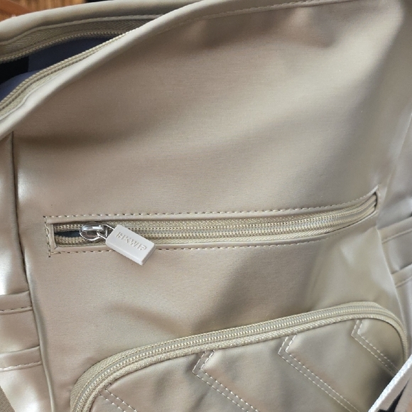 IHKWIP Zig Zag Quilted Go Getter Metallic Champagne Women's Shoulder Bag - Picture 8 of 14